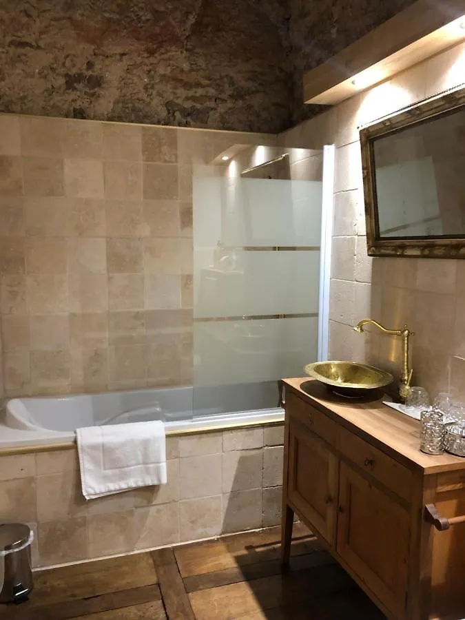 Domaine Du Tres-Haut - Chateau De Montanges Guest house