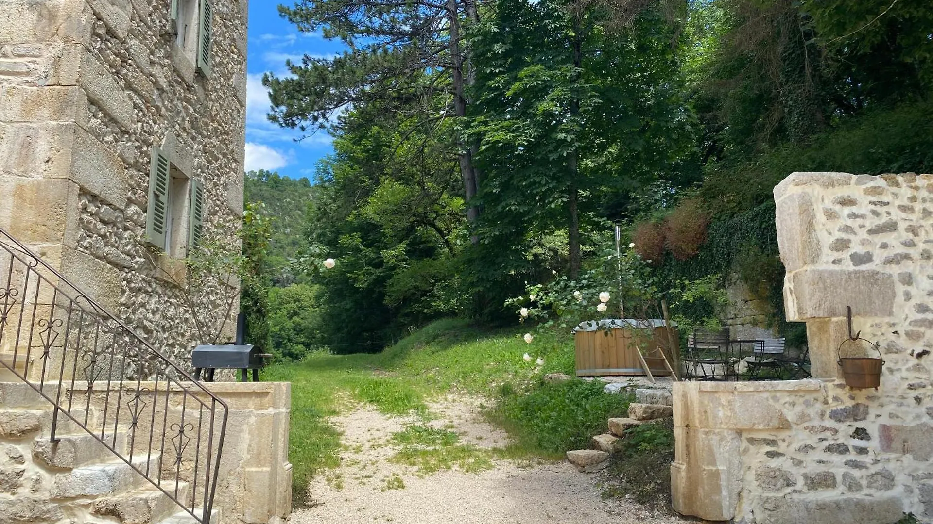 Domaine Du Tres-Haut - Chateau De Montanges France
